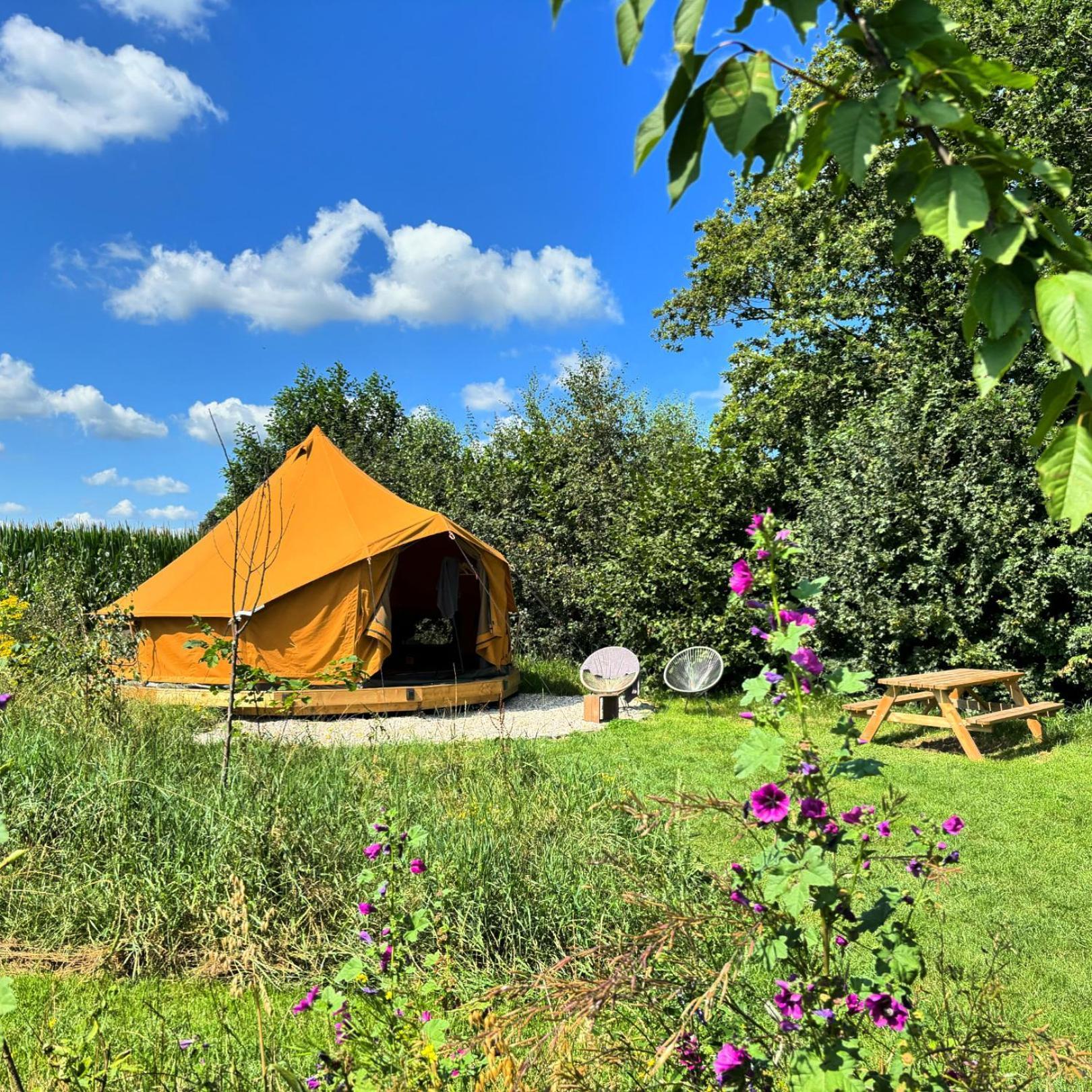 Bell Tent In Een Voedselbos Nederweert-Eind Exterior foto